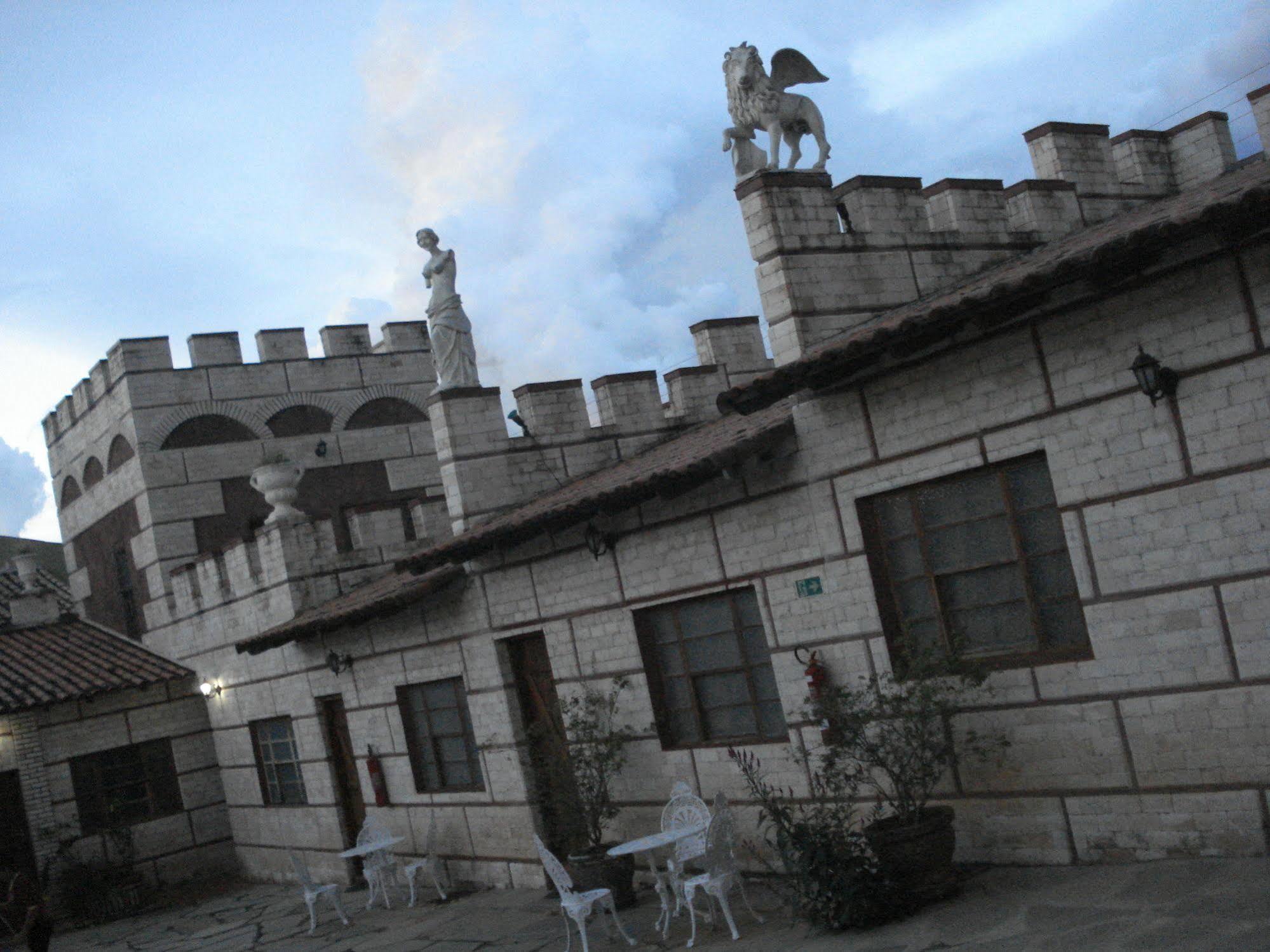 Pousada Al Castello Di Giulietta E Romeo Pirenopolis Exterior photo