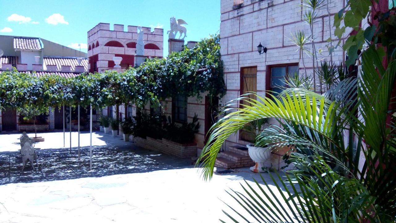 Pousada Al Castello Di Giulietta E Romeo Pirenopolis Exterior photo
